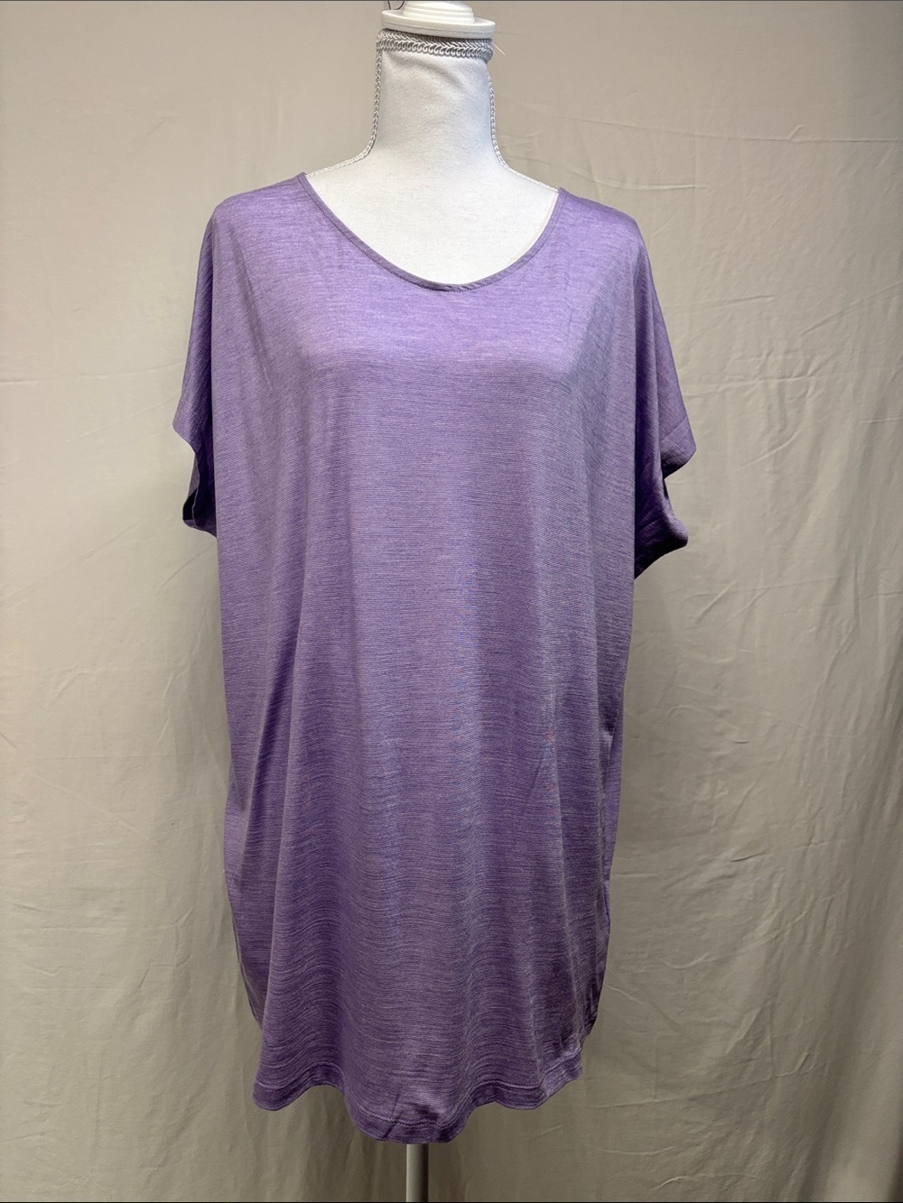 Women's Relaxed Scoop Neck Tee in Lavender 52% Merino Wool
